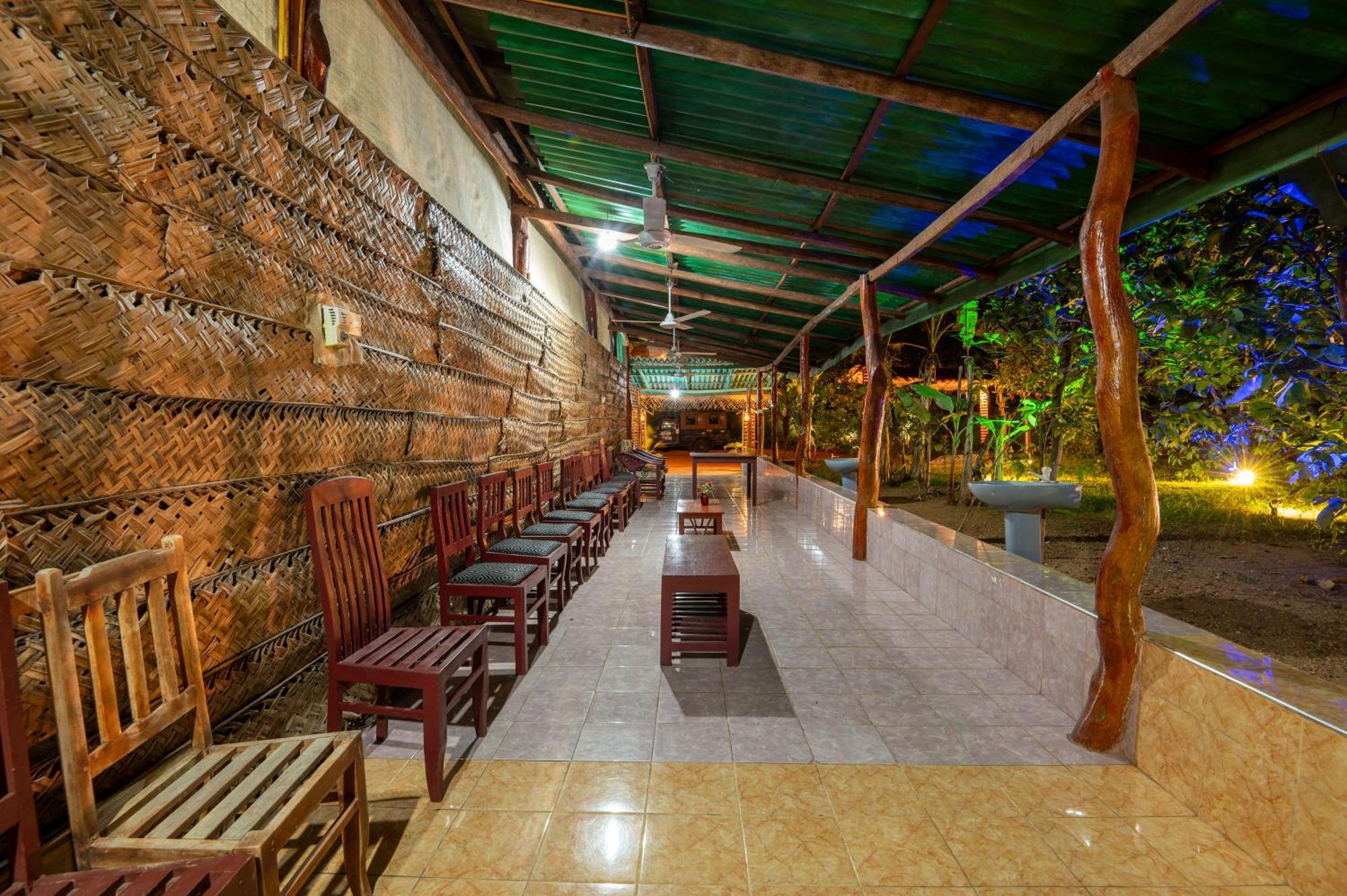 Ayurvedic Lanka Wellness Hotel Moragaswewa ภายนอก รูปภาพ